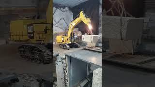Caterpillar 6015B Lifts Massive Granite – Real Power, No CGI! 🪨 #rcbaumaschinen  #rc6015B
