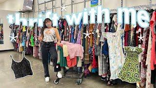 THRIFT WITH ME // thrifting 90s & Y2K *SPRING* essentials!!!