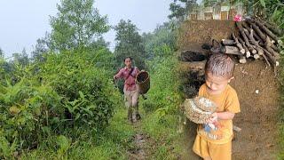 Single mother, 17 years old, was hit by a terrible rainstorm, mother and child had to run home,