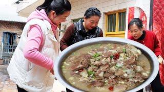 陕北特色美食羊肉荞面饸饹，一大家子边吃边唠嗑，吃得超满足 #农村生活 #陕北美食 #家的味道 #记录真实生活#又是一年春耕时