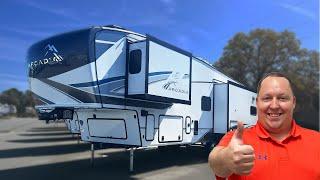 Rear Kitchen 5th Wheel with a KITCHEN ISLAND!