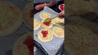 Мини пицца как со школьной столовки  готовится просто дети будут в восторге да и взрослые тоже