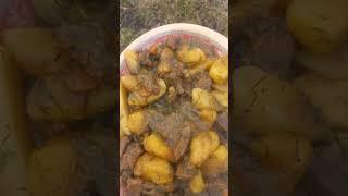 Картошка с говядиной на костре в казане