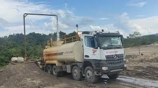 Perdana bawa Water truk mercy arocs 4845 12 roda di Site baru 