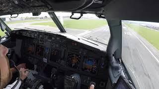 BOEING 737 NG cockpit landing RWY 24 LIRN NAP