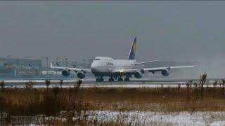 Lufthansa Boeing 747-400 - Departure from Frankfurt [English Subtitles]