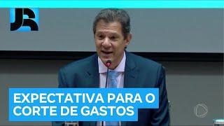 Mercado financeiro e Congresso aguardam anúncio do governo sobre corte de gastos