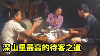 酸肉腊鱼南瓜苗，3个人6个菜再把酒倒满，这就是深山里最高的待客之道【山农乐哥】