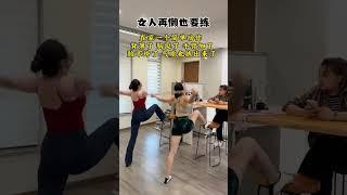 女人过了40岁，再懒也要练！一个动作在家练挺拔练事业线，练出迷人身姿#练背#美胸#开肩美背#双下巴#居家锻炼