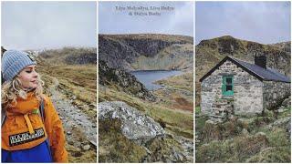 Hiking to a Bothy hidden in the Carneddau traverse of Snowdonia