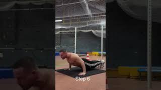 Soldat zeigt Liegestütze von Anfänger bis Fortgeschrittene #calisthenics #workout #liegestütze #fit