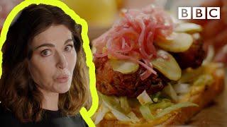 Nigella's deep fried chicken sandwich recipe - BBC