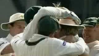 Glenn McGrath bowls Vaughan, Bell final day Ashes 2005