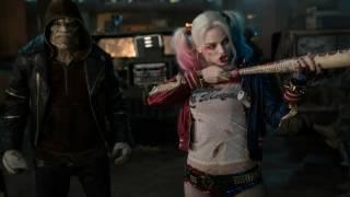 Harley Quinn in Suicide Squad wears red? 2016