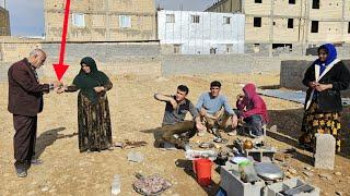 Love Knows No Age:The Shopkeeper and the Grandmother,, During house construction