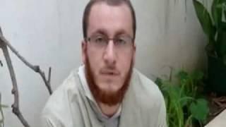 New Muslim from Italy recites Qur'an