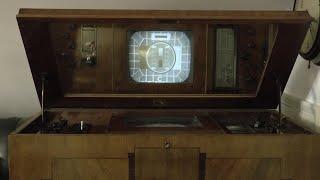 HMV 900 , Pre War Television 1936 , showing the Baird 240 line system and EMI 405 line system