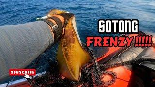 SOTONG FRENZY/SOTONG NGABANG UNJAM.INFLATABLE BOAT FISHING#vlog137 #unlimitedfishing #unlimitedhobby