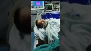 网传李克强抢救现场视频：据传是抢救李克强的救护车，担架上躺着的是李克强，护士痛哭。看起来像是李克强，诡异的是救护车上只有一个护士，各位自己判断 #李克强 如真，这个护士危险了。
