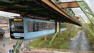 In der Wuppertaler Schwebebahn im GTW G15 von Oberbarmen nach Vohwinkel mit 60 km/h am Einzelplatz