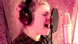 Kelly Clarkson - 'American Woman' (Cover) SNIPPET!