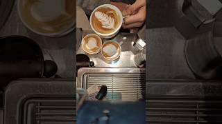 How to make a latte art tutorial ▶️▶️#coffee #latteart #barista #latteartcollection #shorts#cafe