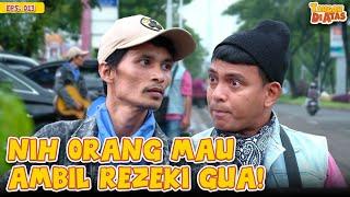 Iqbal Expels Foreign Buskers Who Busk in His Area | TANGAN DI ATAS | Eps.13 (3/3)