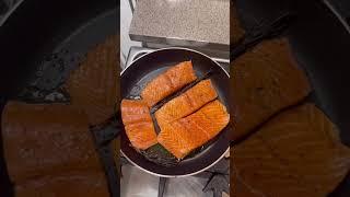 اطيب طريقة لسمك السلمون #salmonrecipe #سلمون #سمك #سمك_السلمون #وصفات#shorts