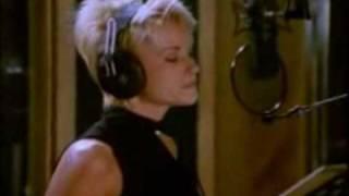 The Beach Boys and Lorrie Morgan - Don't Worry Baby (1996)