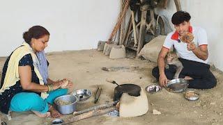 Monkey rani ke ghar ki mix roti. Monkey rani Akash mix Roti Khate hai.