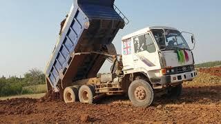 Hyundai Dump Truck 4x6 Unloading Dirt Extreme