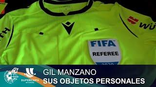 Gil Manzano, árbitro de la final de la Supercopa, nos muestra sus objetos más personales