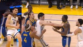 Zach Edey gets heated and shoves Draymond Green for flagrant 1 foul over shoulder