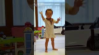 Funny Baby Dance!