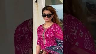 Urvashi Rautela CLICKED By The Paparazzi 