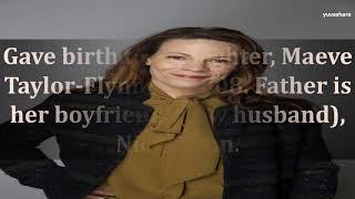 BIOGRAPHY OF LILI TAYLOR