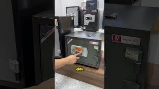 Vừa Dọn Về Nhà Mới? Đây Là Chiếc Két Sắt Mini Nên Có Ngay Trong Phòng Ngủ!