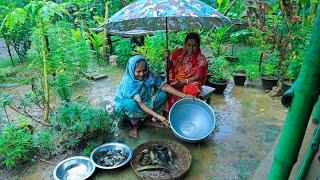 গরম ভাতের সাথে বর্ষায় পুকুর ভাসা মাছ ভাপা |