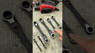 One screwdriver can replace four screwdrivers. It is a highly efficient hardware auto repair tool