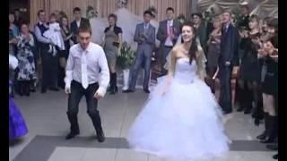 Un matrimonio all'insegna del ballo, o coppia da sballo?