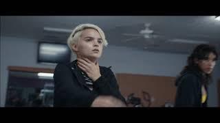 Tragedy Girls (Tyler MacIntyre, 2017) - Death in the gym