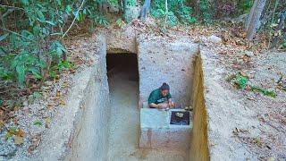 Girl Live Off The Grid, Built a Secret shelter Underground Deep inside the Jungle