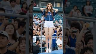 아저씨 딴 데 보는 척 하더니...