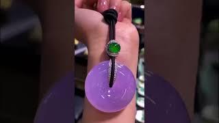 鸿妙珠宝翡翠吊坠#翡翠#緬甸吊墜 #翡翠直播 #翡翠代購 #翡翠價格 #翡翠平安扣 #翡翠手镯 #jade #缅甸翡翠 #玉翡翠 #翡翠项链 #翡翠赌石 #翡翠原石#珠宝#宝石