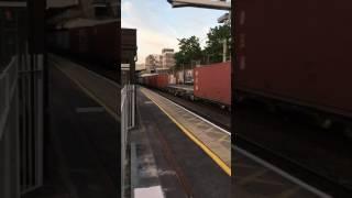 Felixstowe to Ditton Freightliner passes Ilford with 4M89 on the 10/05/17