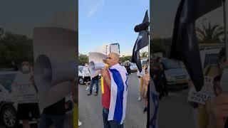 מפגינים עצמאים מול בית ראש הממשלה בקיסריה