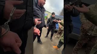Мусорилі зламали пальці чоловіку!