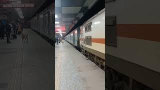 VIP Rajdhani Express arriving at Ballia PF 1. #indianrailways #shorts