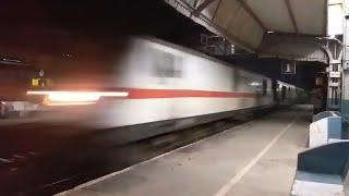 The Ultimate Night Rider || Tempestuous Ex GMO WAP 7 Patna Garib Rath storms past Balarambati at 130