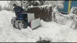 Самодельный гусеничный трактор : чистим сырой снег  ( видео от заказчика Дмитрия )